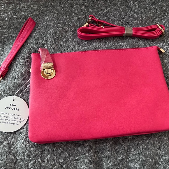Solo Handbag in beautiful Coral color - Picture 1 of 5